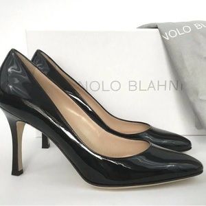Manolo Blahnik black patent leather almond toe pumps size 39.5 / size 9